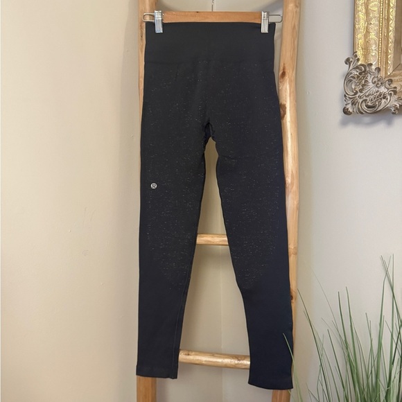 Lululemon Free To Flow 7/8 Tight Leggings Black Size 6 - Picture 4 of 12